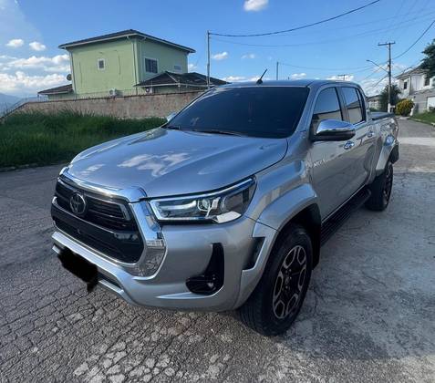 TOYOTA HILUX 2.8 D-4D TURBO DIESEL CD SRX PLUS 4X4 AUTOMÁTICO